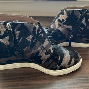 Lineo Paolo Felicia Metallic Camo Wedge Sneaker Bootie Size 8